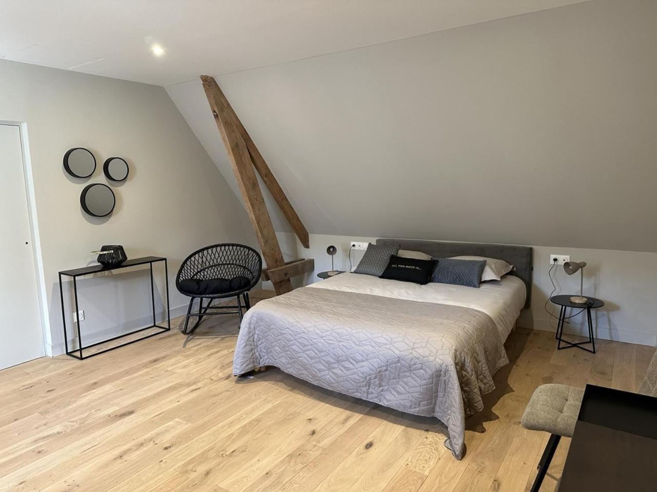 Les Suites Gueguen Chablis Szoba fotó