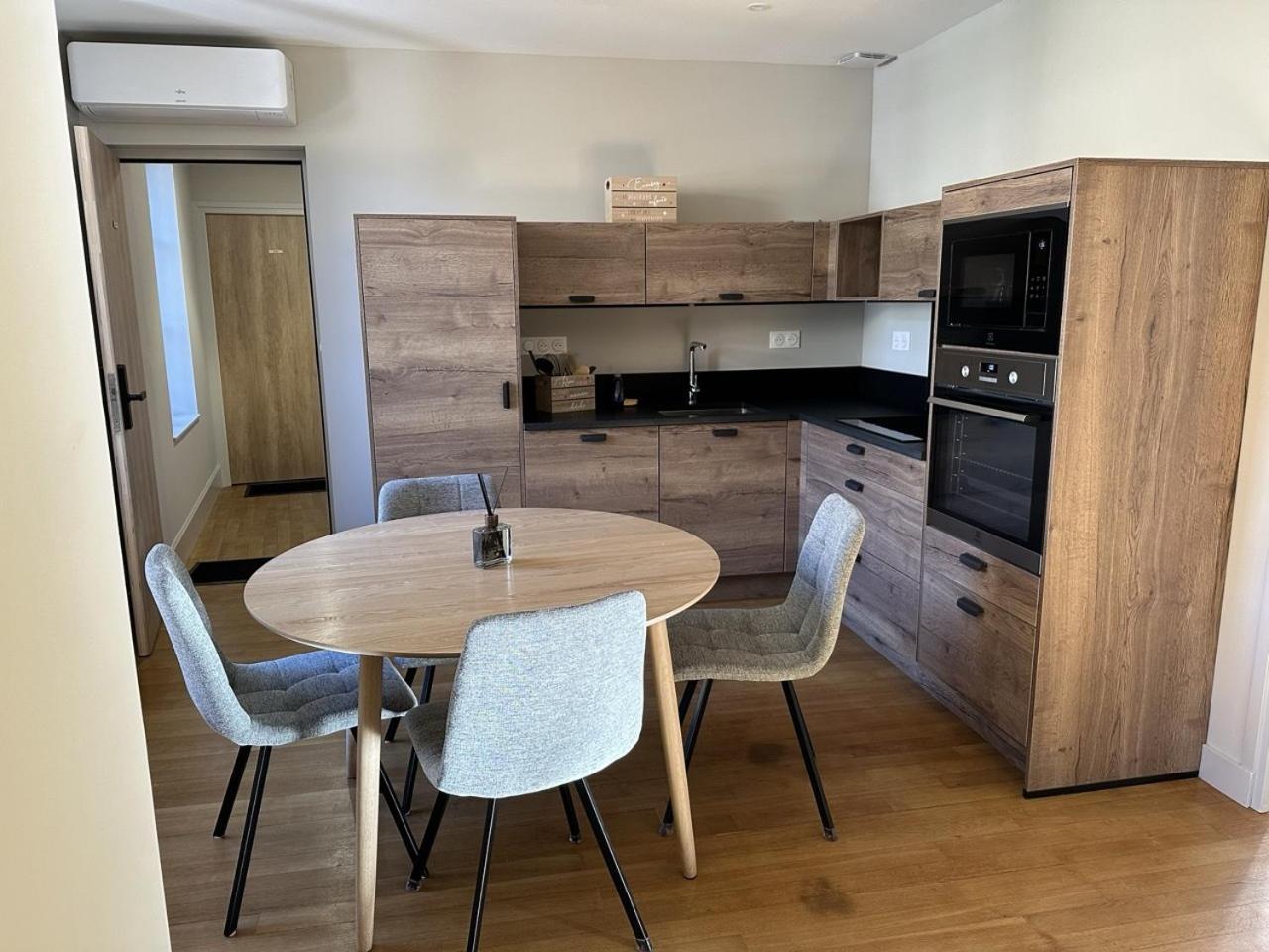 Les Suites Gueguen Chablis Szoba fotó