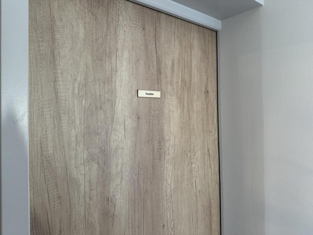 Les Suites Gueguen Chablis Szoba fotó