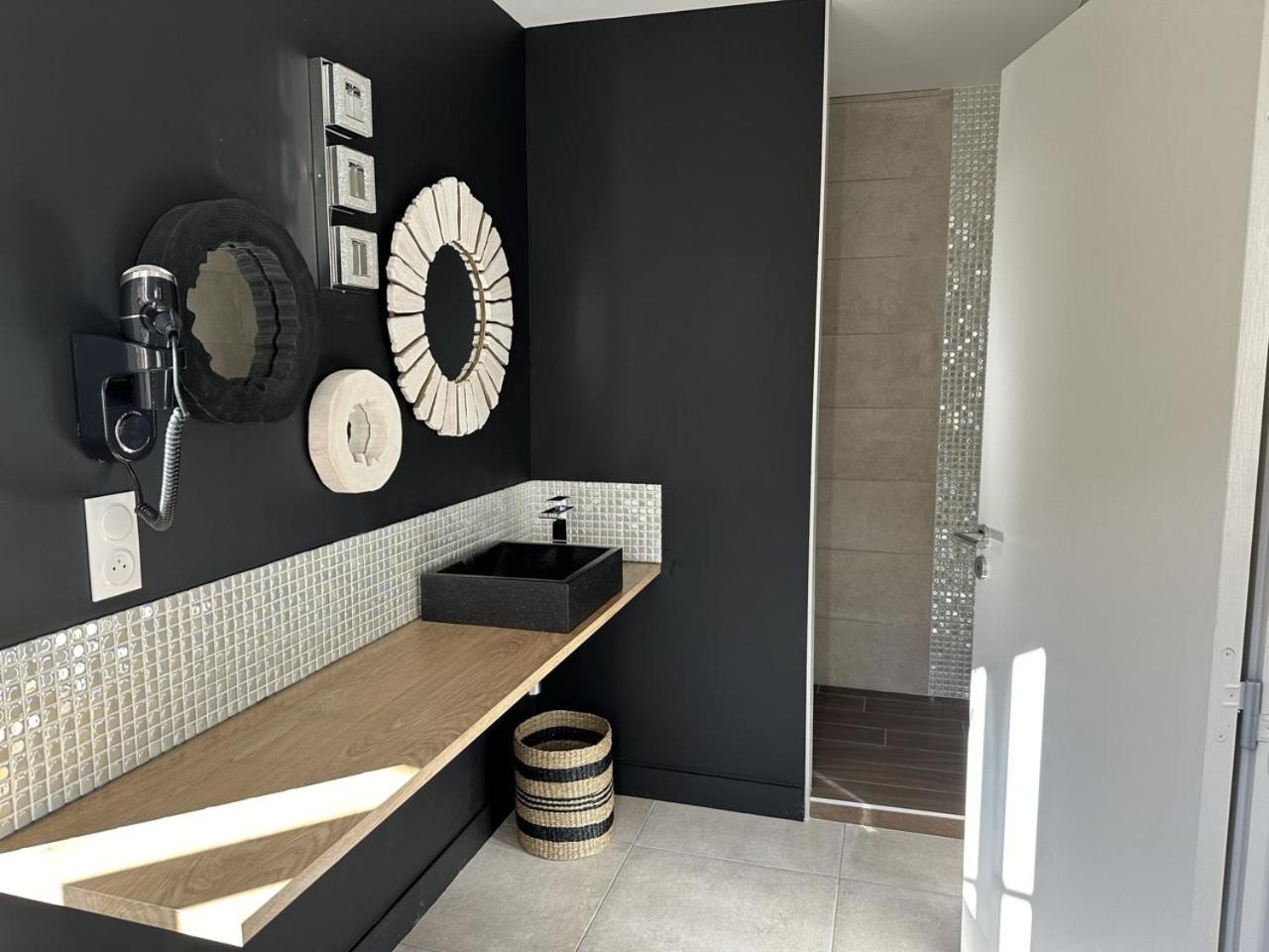 Les Suites Gueguen Chablis Szoba fotó